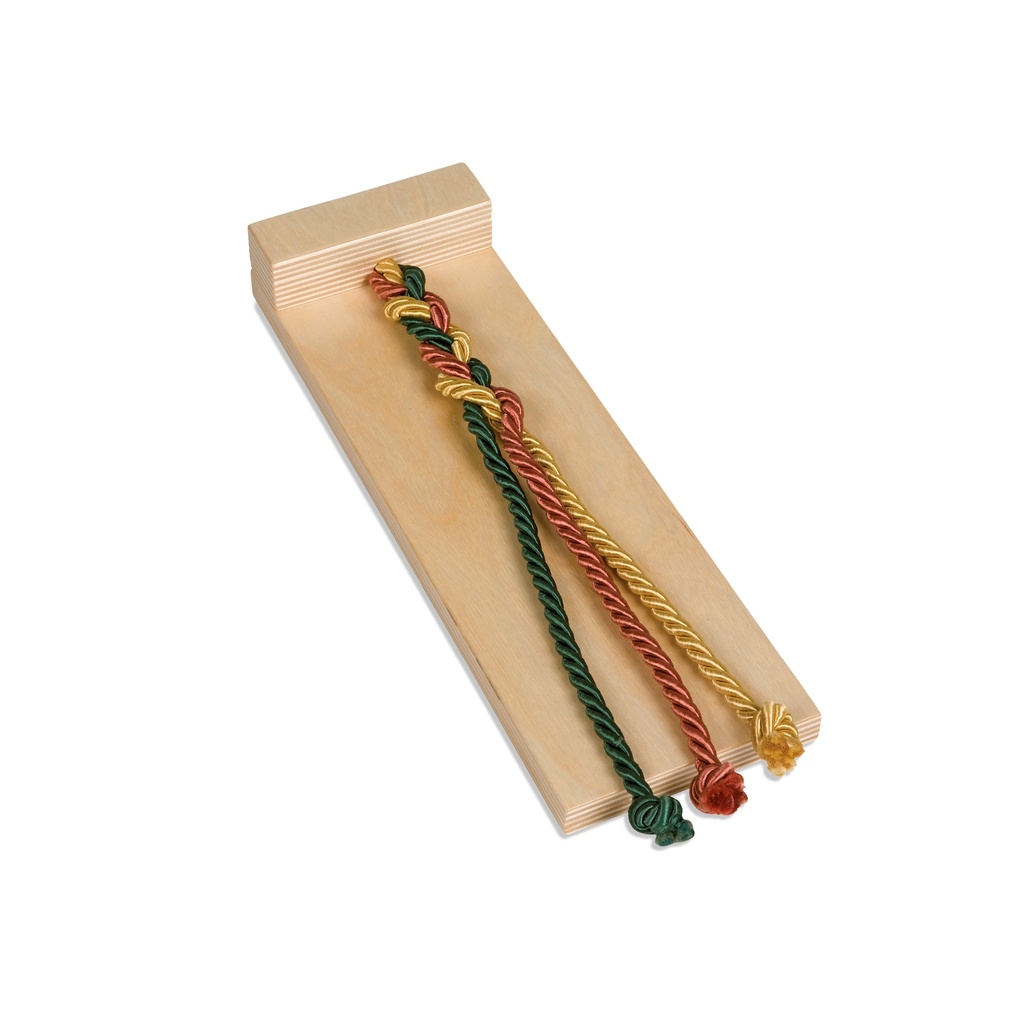Brett mit Kordeln zum Flechten