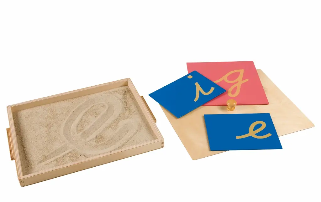 Kasten mit Sand für Schreibübungen