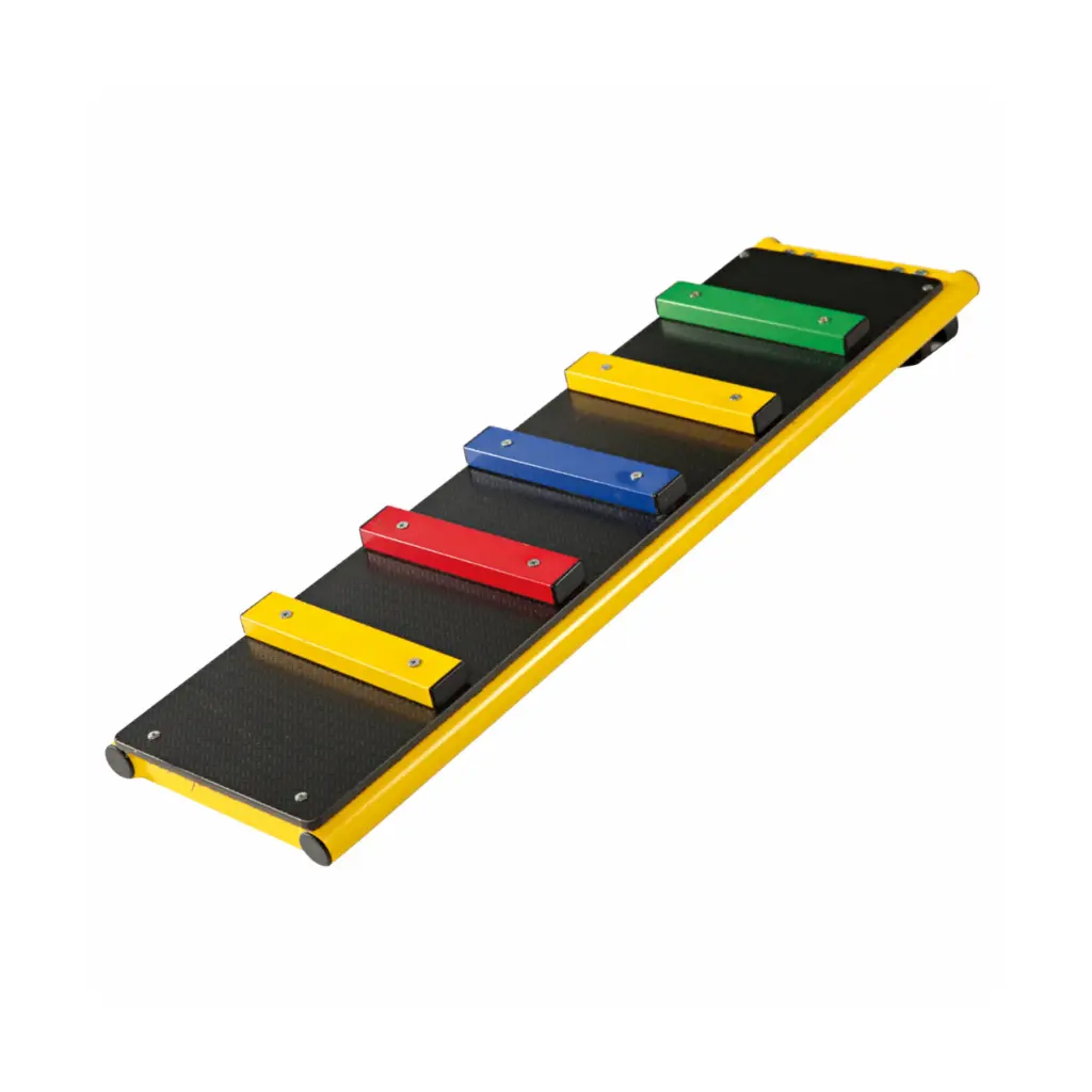 Steg - Kletterwand mit bunten Sprossen